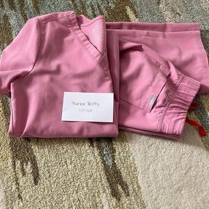 Figs chalk pink catarina top - S
Figs chalk pink Livingston pants - S/P